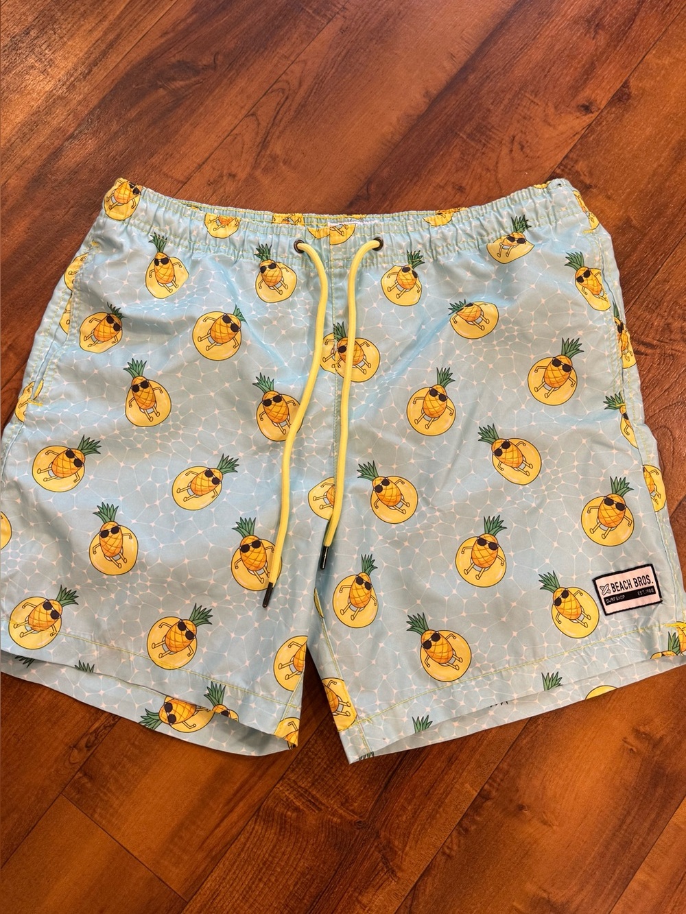 Men’s beach bros. Light Blue & yellow Pineapple-Print Swim Trunks size large